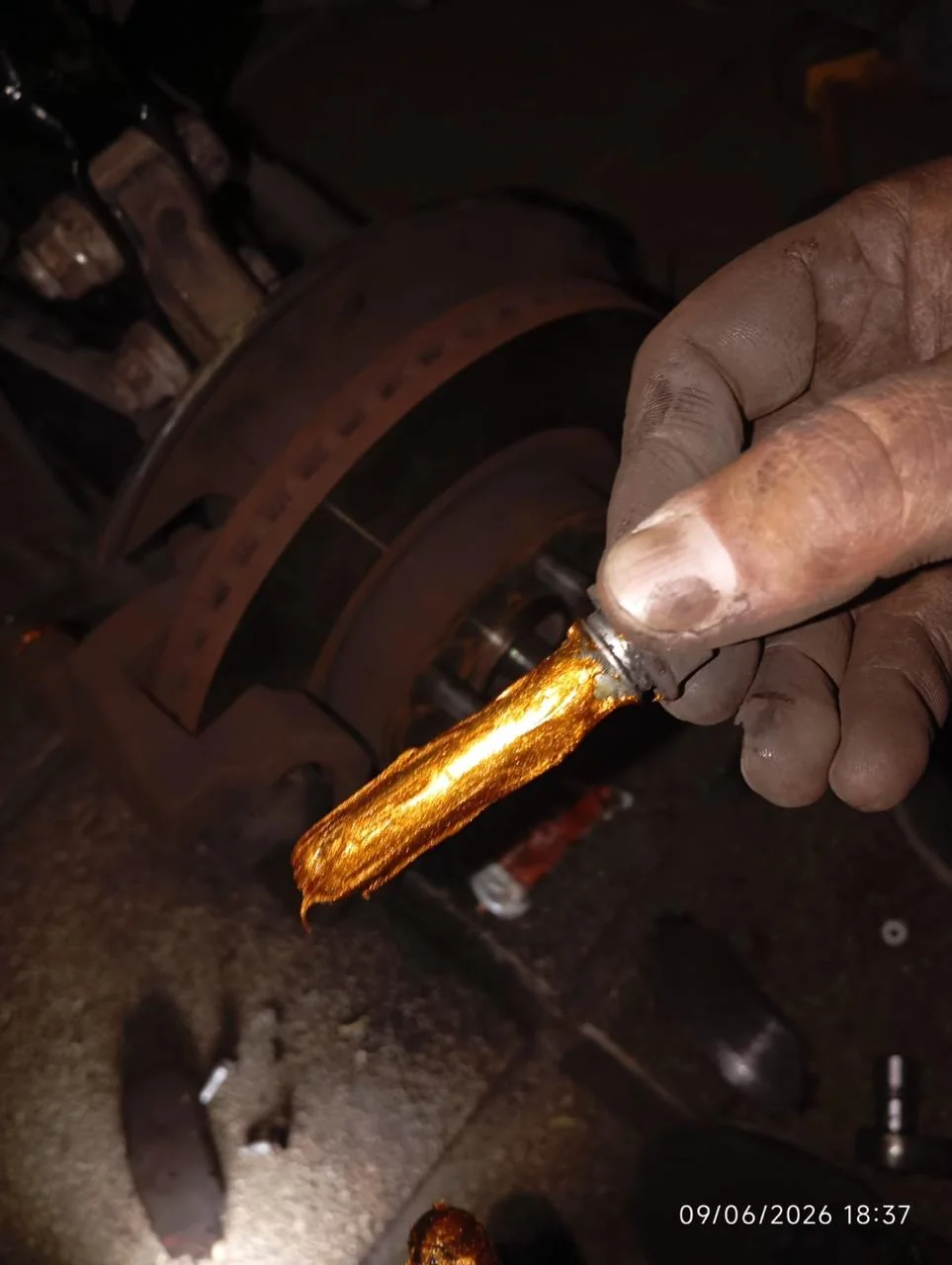 Drautomotriz Grasa Dorada Mano Mecanica Tornillo