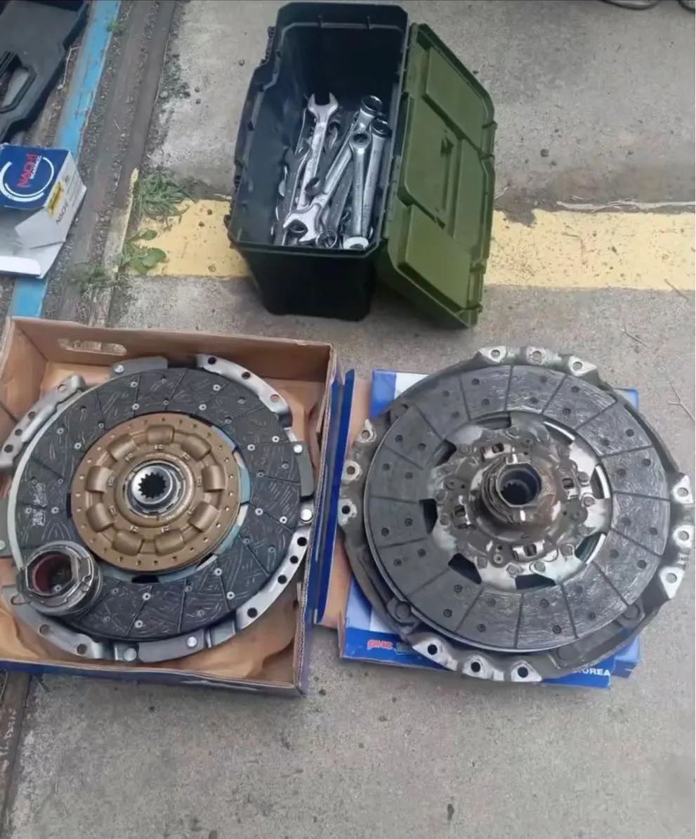 Kit de embrague nuevo vs usado camión Hino XZU 425L: prensa, disco y collarín - mecánico en Peñalolén
