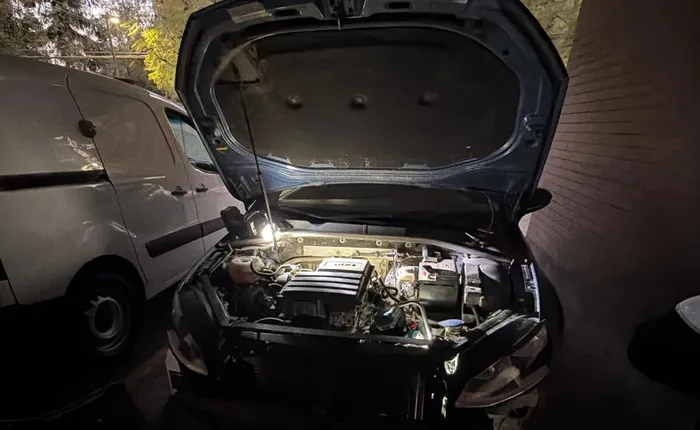Volkswagen Golf cambio de radiador y aire acondicionado - taller mecánico en Peñalolén DRAUTOMOTRIZ